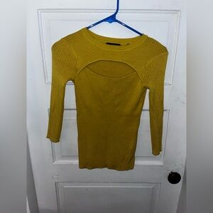 Tahari Yellow Ribbed Cutout 3/4” Sleeve Top
